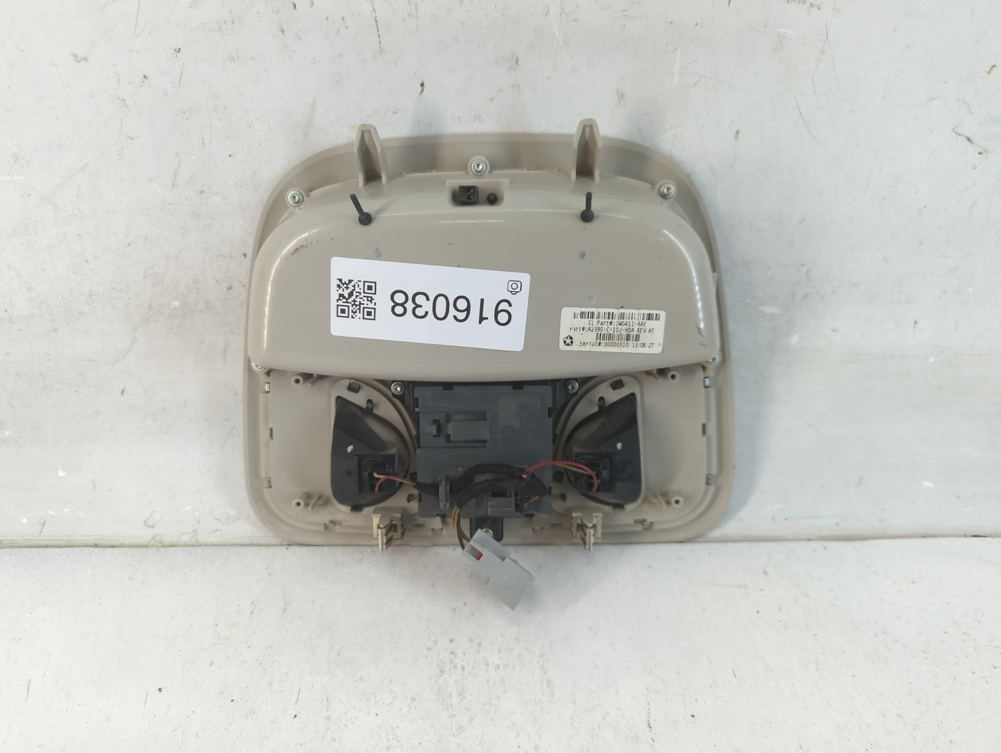 2014 Jeep Cherokee Overhead Roof Console - Oemusedautoparts1.com