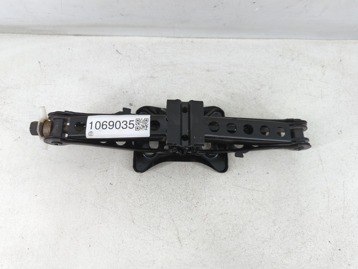 2014 Jeep Compass Spare Scissor Car Jack 1069035 - Oemusedautoparts1.com
