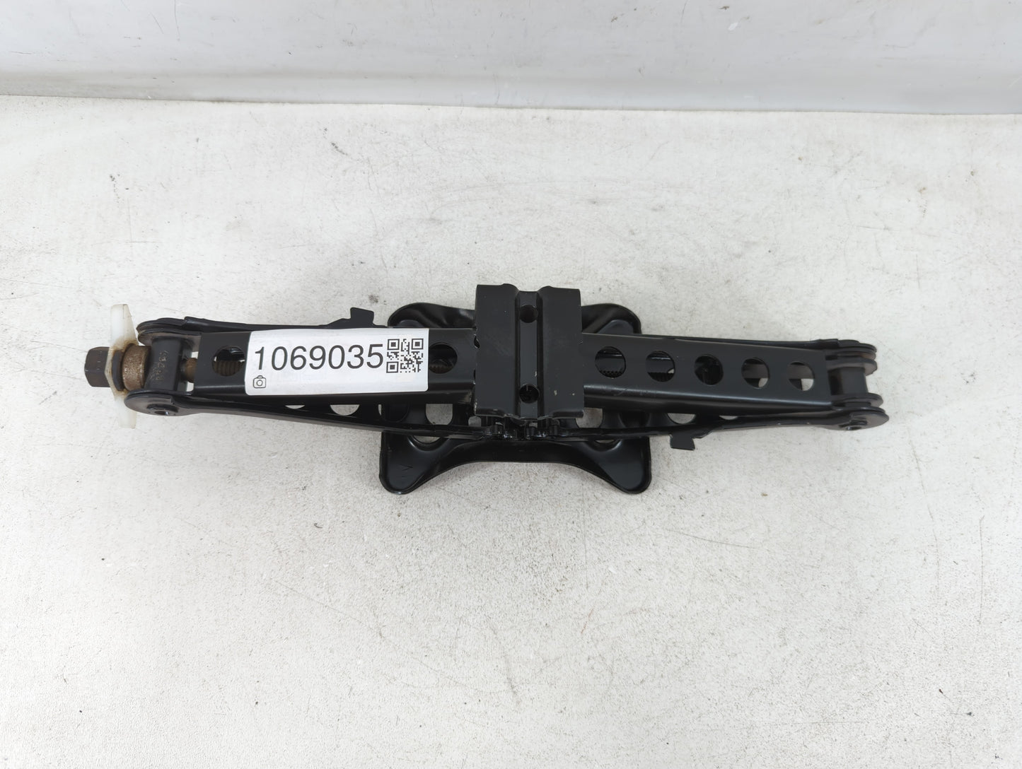 2014 Jeep Compass Spare Scissor Car Jack 1069035 - Oemusedautoparts1.com