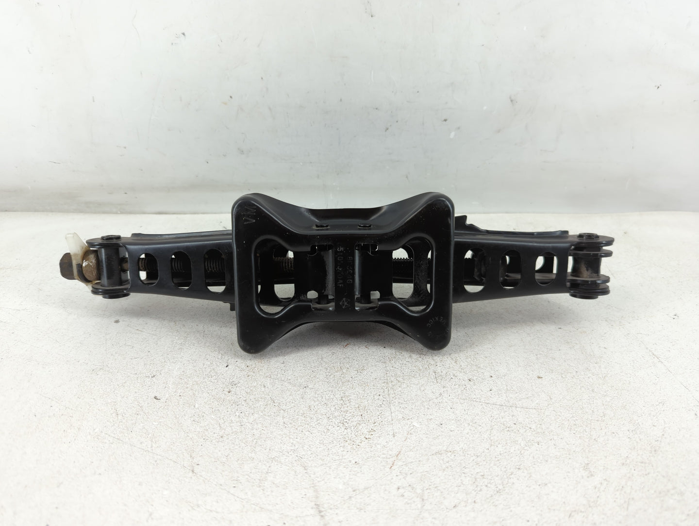 2014 Jeep Compass Spare Scissor Car Jack 1069035 - Oemusedautoparts1.com