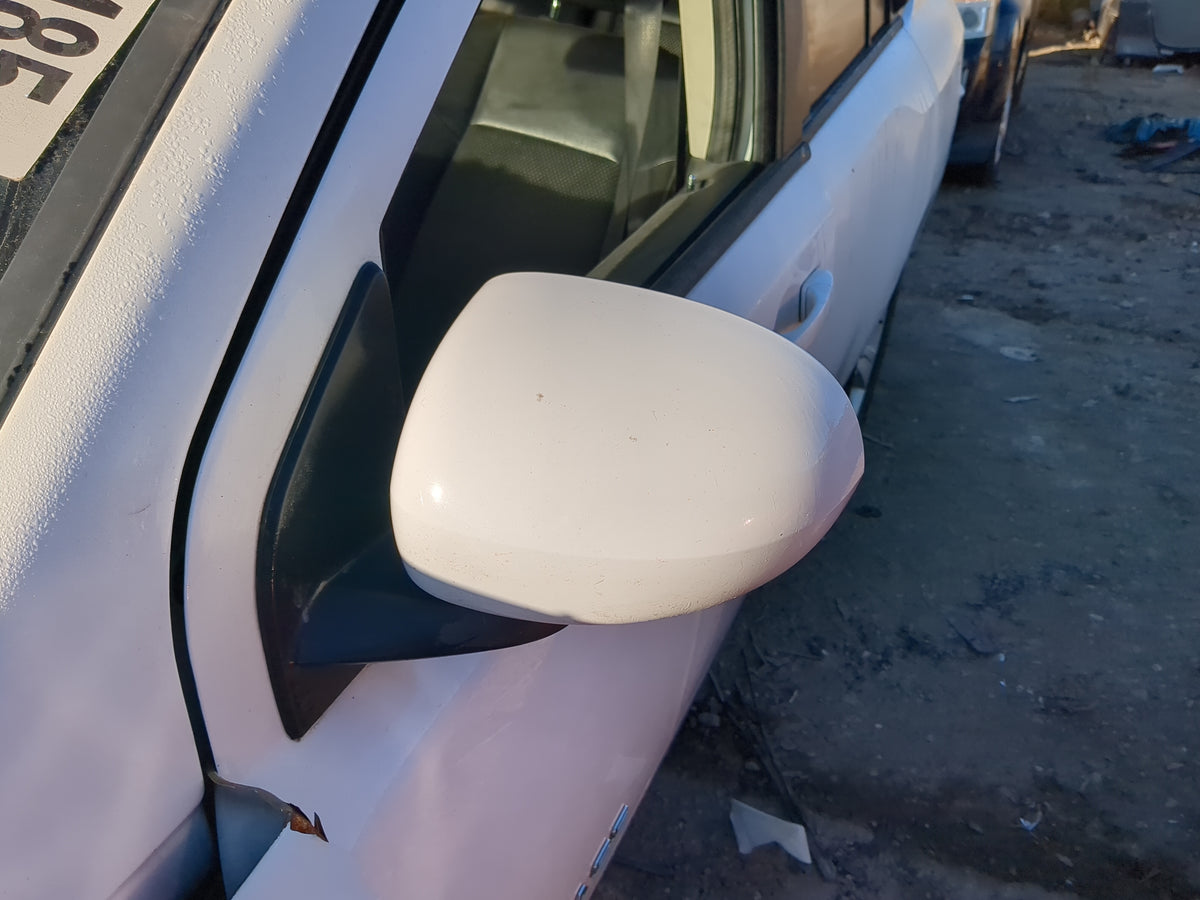 2014 Jeep Compass Driver Side View Mirror - Left Door Mirror OEM Used - Oemusedautoparts1.com