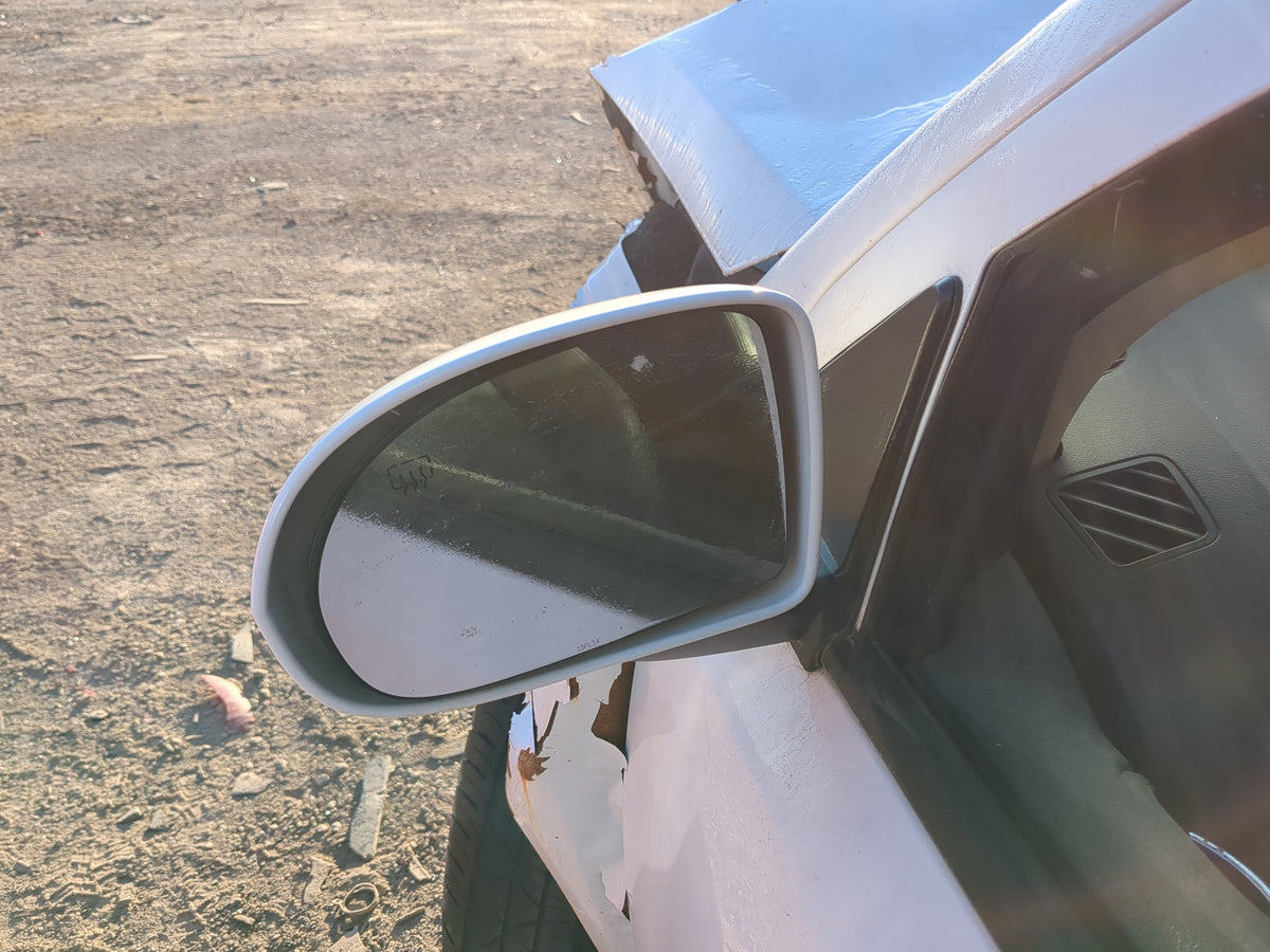 2014 Jeep Compass Driver Side View Mirror - Left Door Mirror OEM Used - Oemusedautoparts1.com