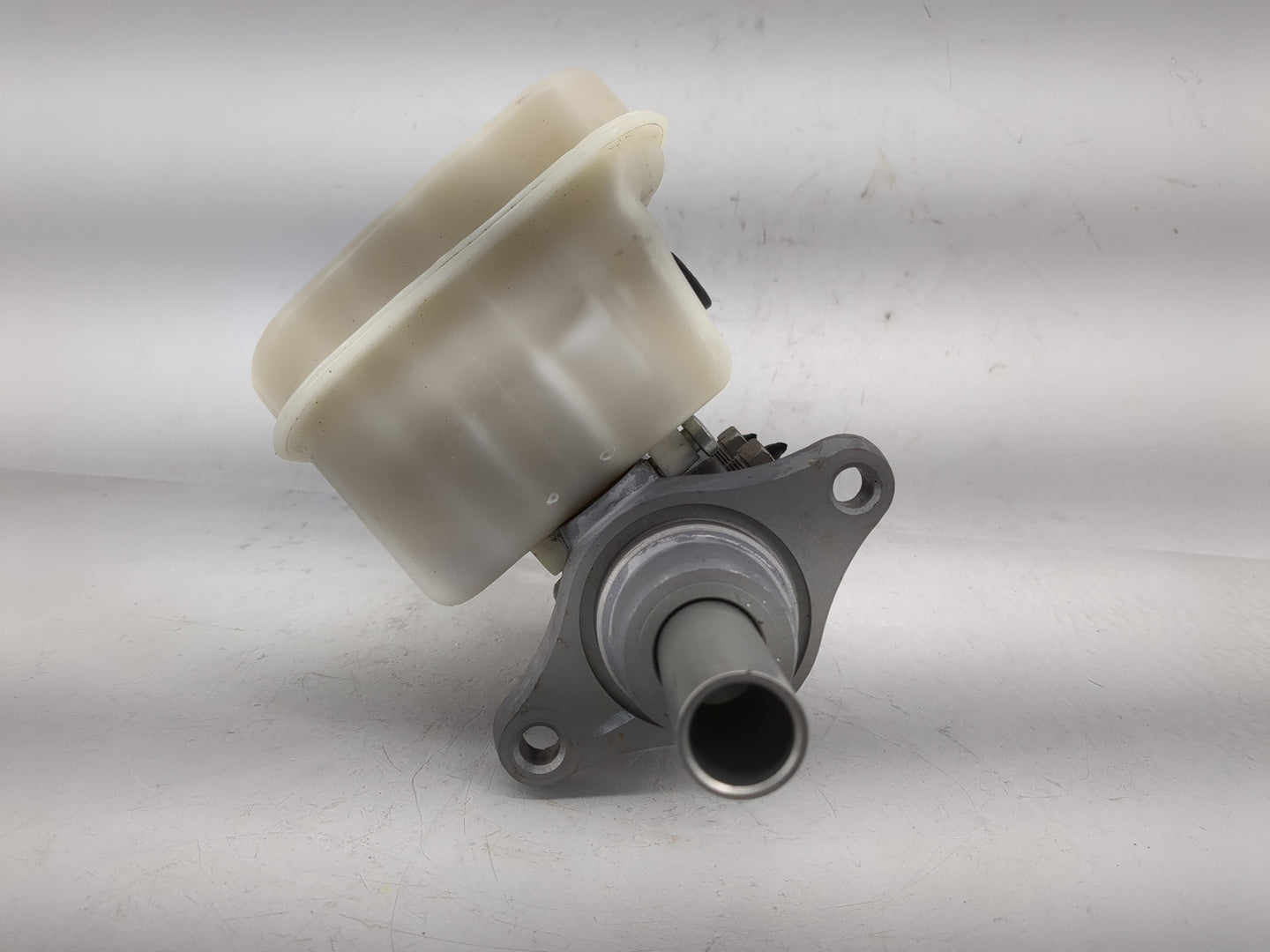 Jeep Compass Brake Master Cylinder 1220641 - Oemusedautoparts1.com