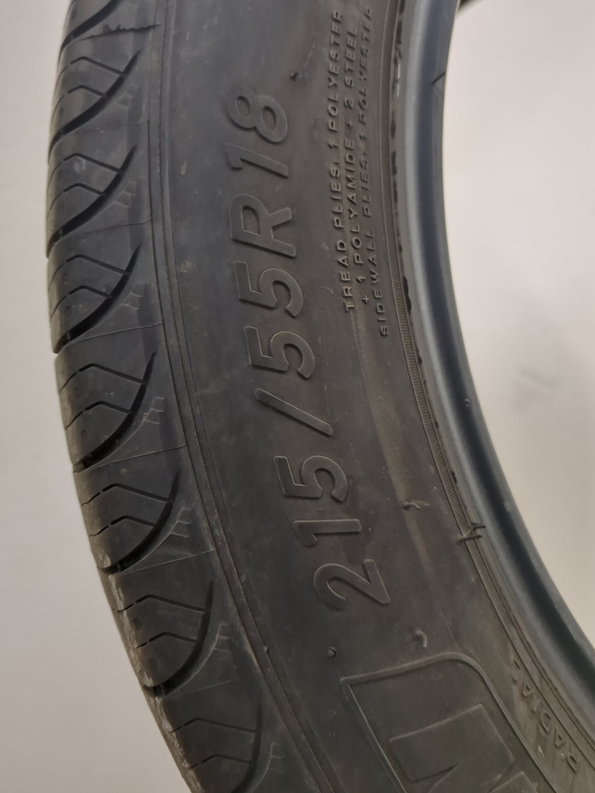 Used Tire 215/55R18 MICELIN DEFENDER T+H 95H - Tread Depth 9/32 - Oemusedautoparts1.com