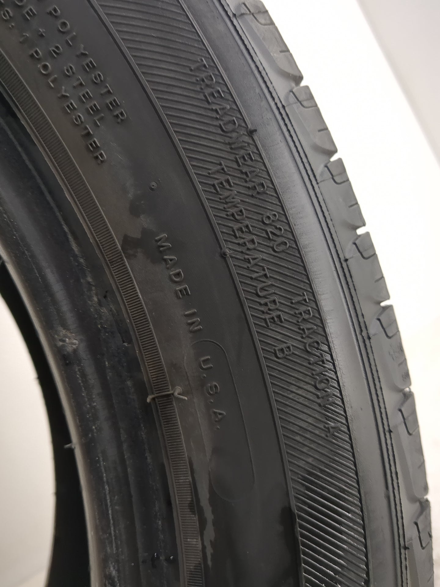 Used Tire 215/55R18 MICHELIN DEFENDER T+H 95H - Tread Depth 8/32 - Oemusedautoparts1.com
