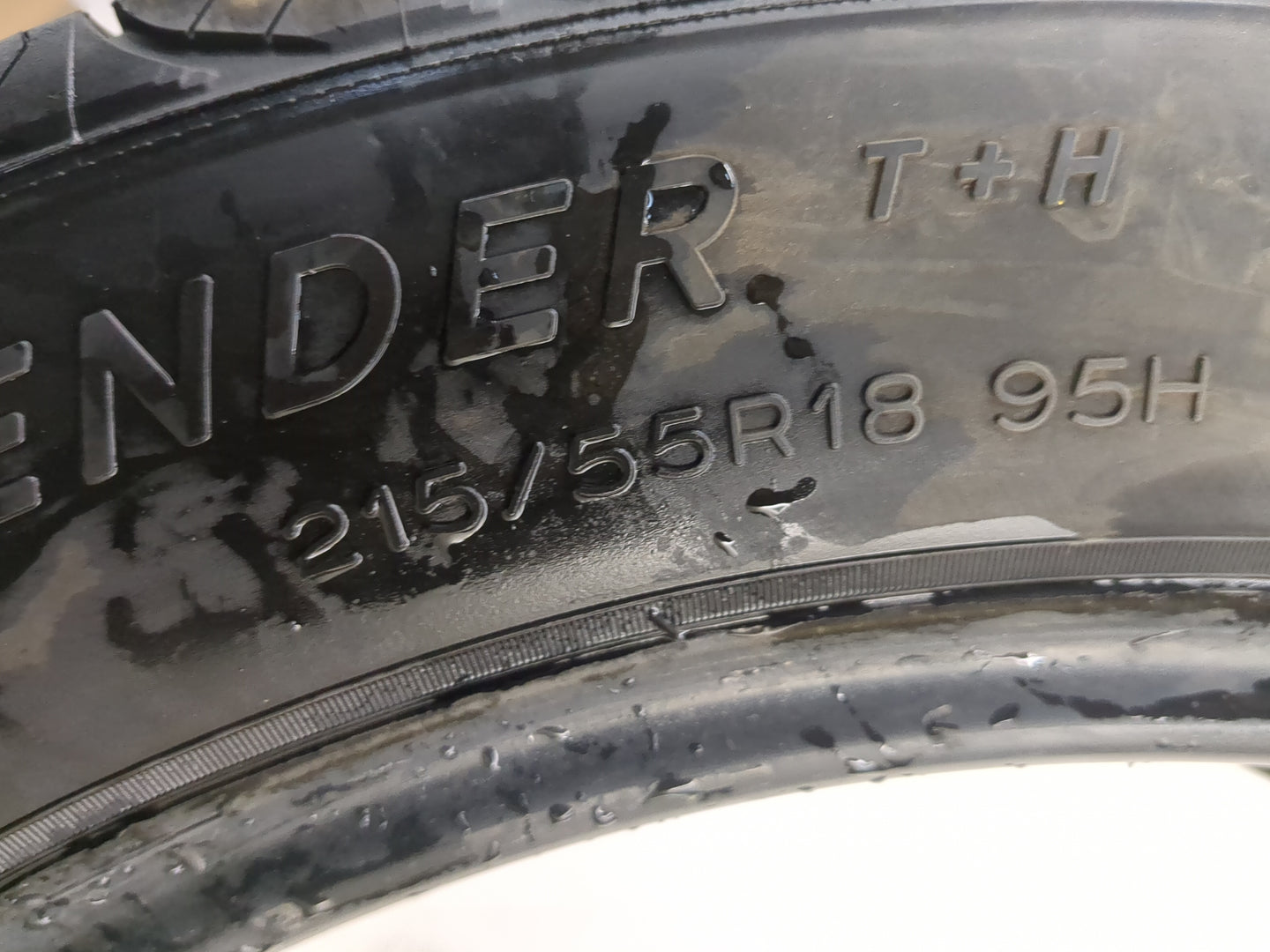 Used Tire 215/55R18 MICHELIN DEFENDER T+H 95H - Tread Depth 8/32 - Oemusedautoparts1.com