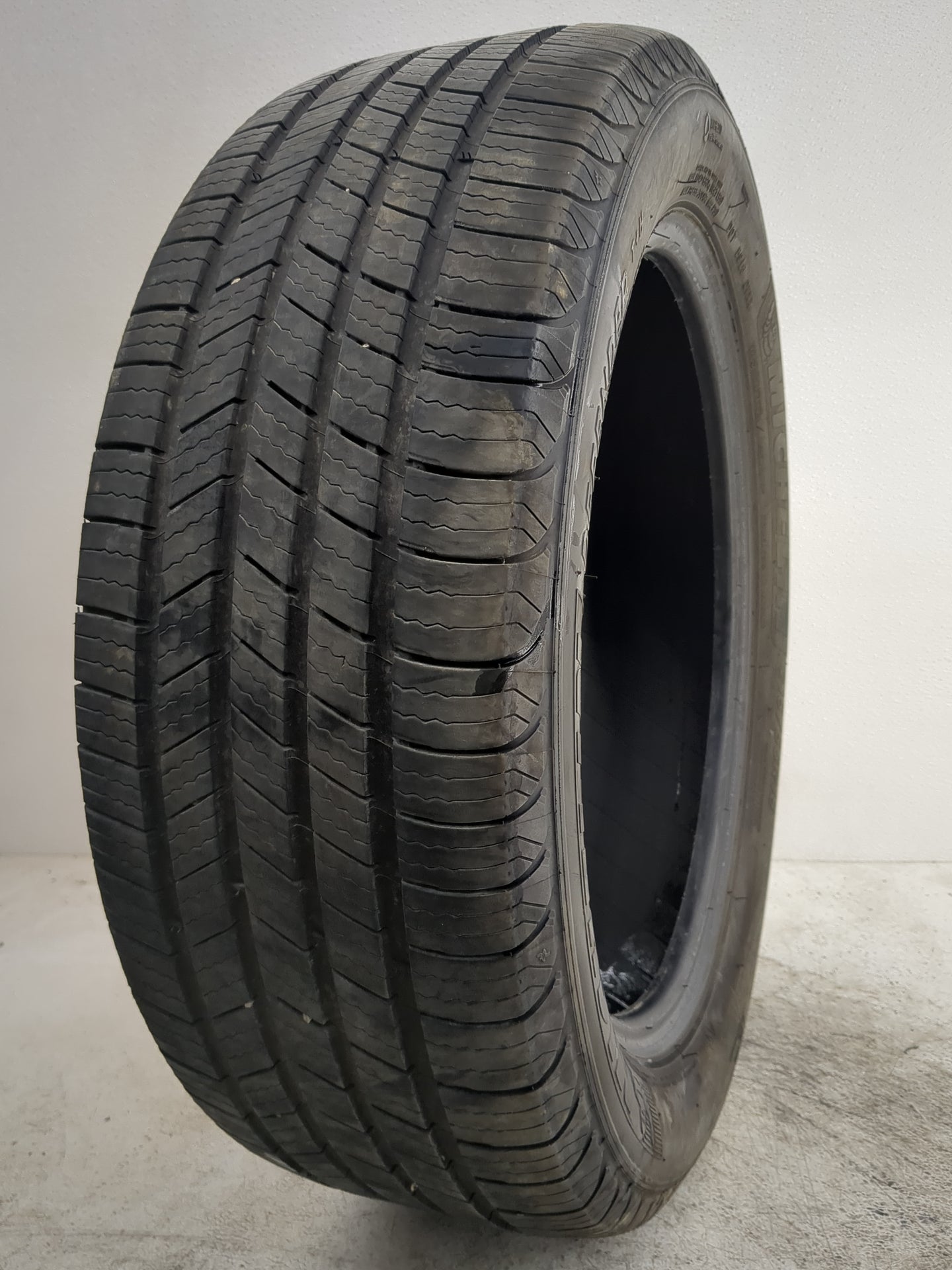 Used Tire 215/55R18 MICHELIN DEFENDER T+H 95H - Tread Depth 8/32 - Oemusedautoparts1.com