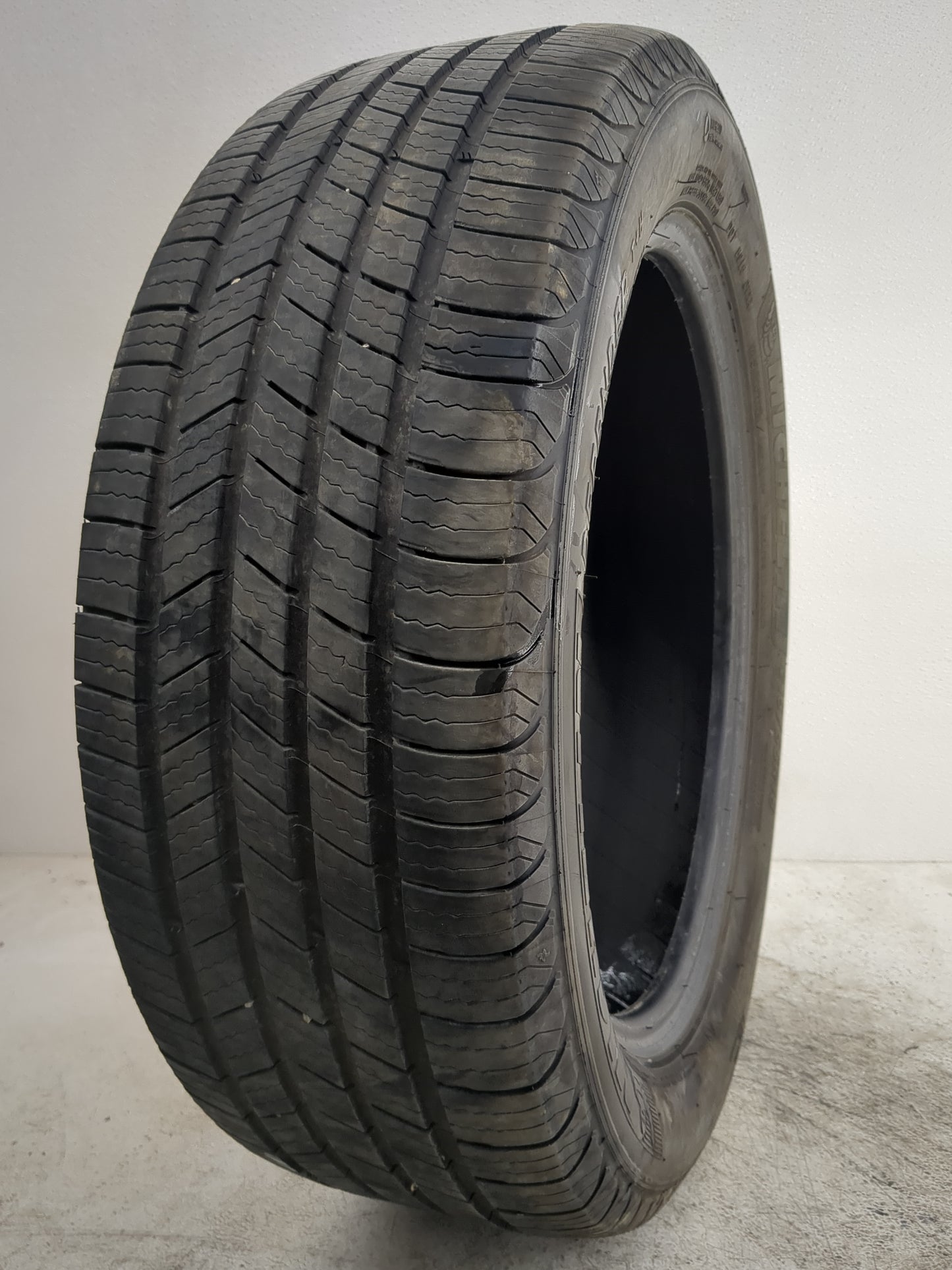Used Tire 215/55R18 MICHELIN DEFENDER T+H 95H - Tread Depth 8/32 - Oemusedautoparts1.com
