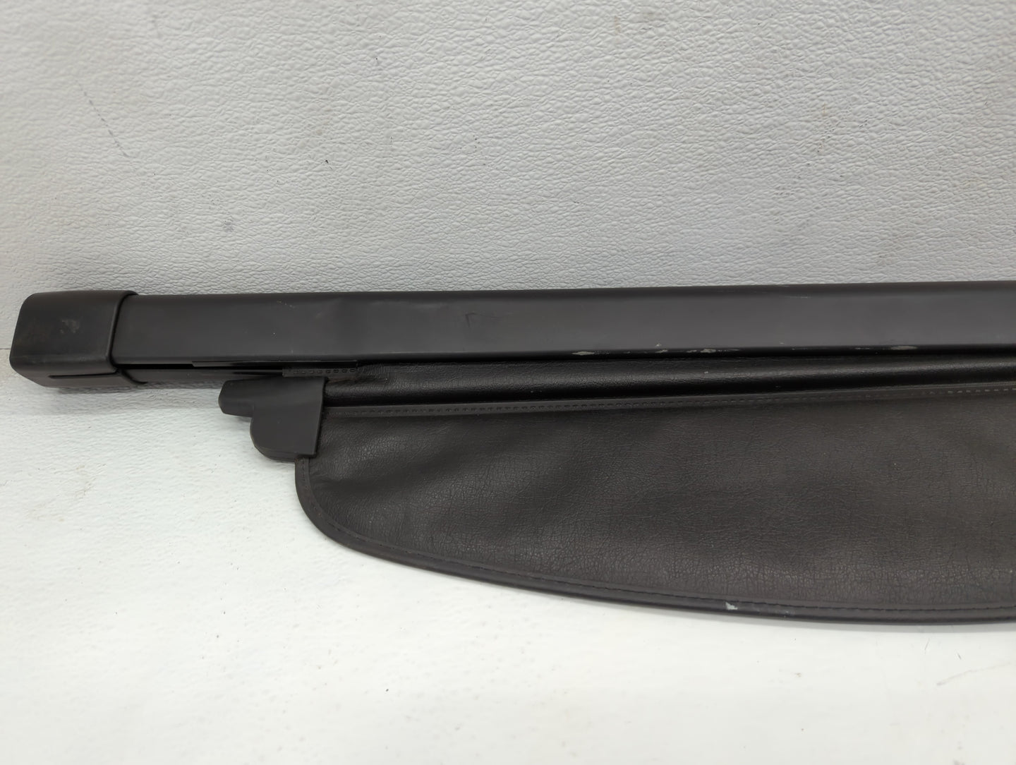 2014 Jeep Grand Cherokee Rear Cargo Cover Storage Retractable Shade - Oemusedautoparts1.com