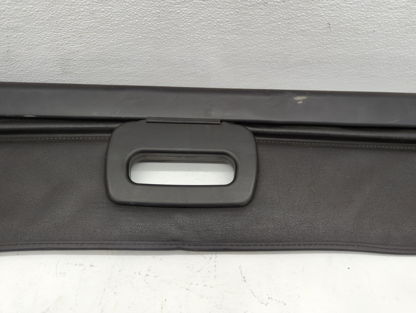 2014 Jeep Grand Cherokee Rear Cargo Cover Storage Retractable Shade - Oemusedautoparts1.com