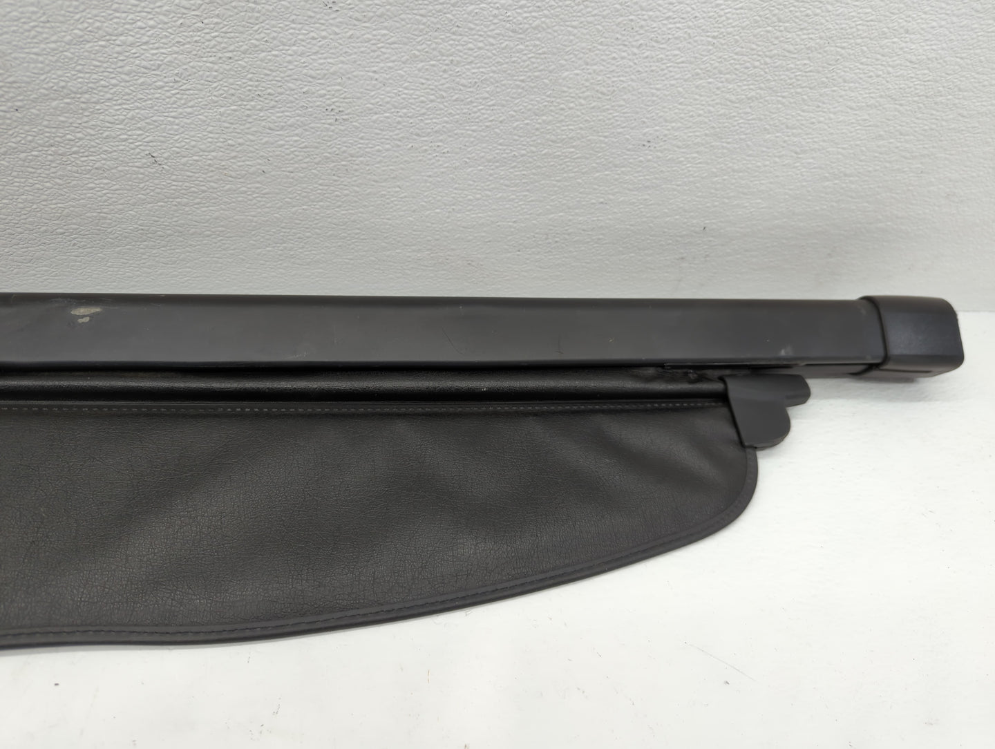 2014 Jeep Grand Cherokee Rear Cargo Cover Storage Retractable Shade - Oemusedautoparts1.com