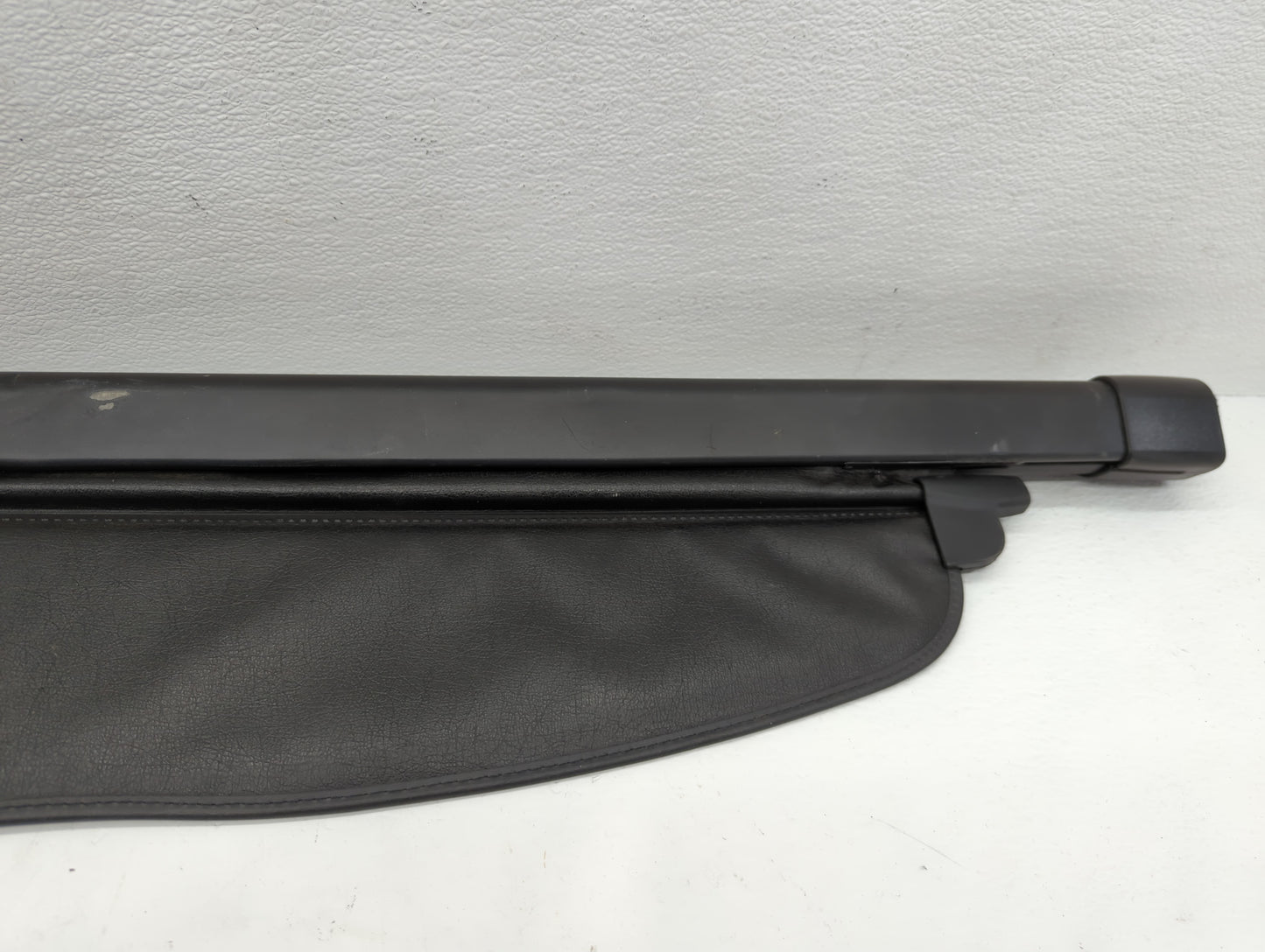 2014 Jeep Grand Cherokee Rear Cargo Cover Storage Retractable Shade - Oemusedautoparts1.com