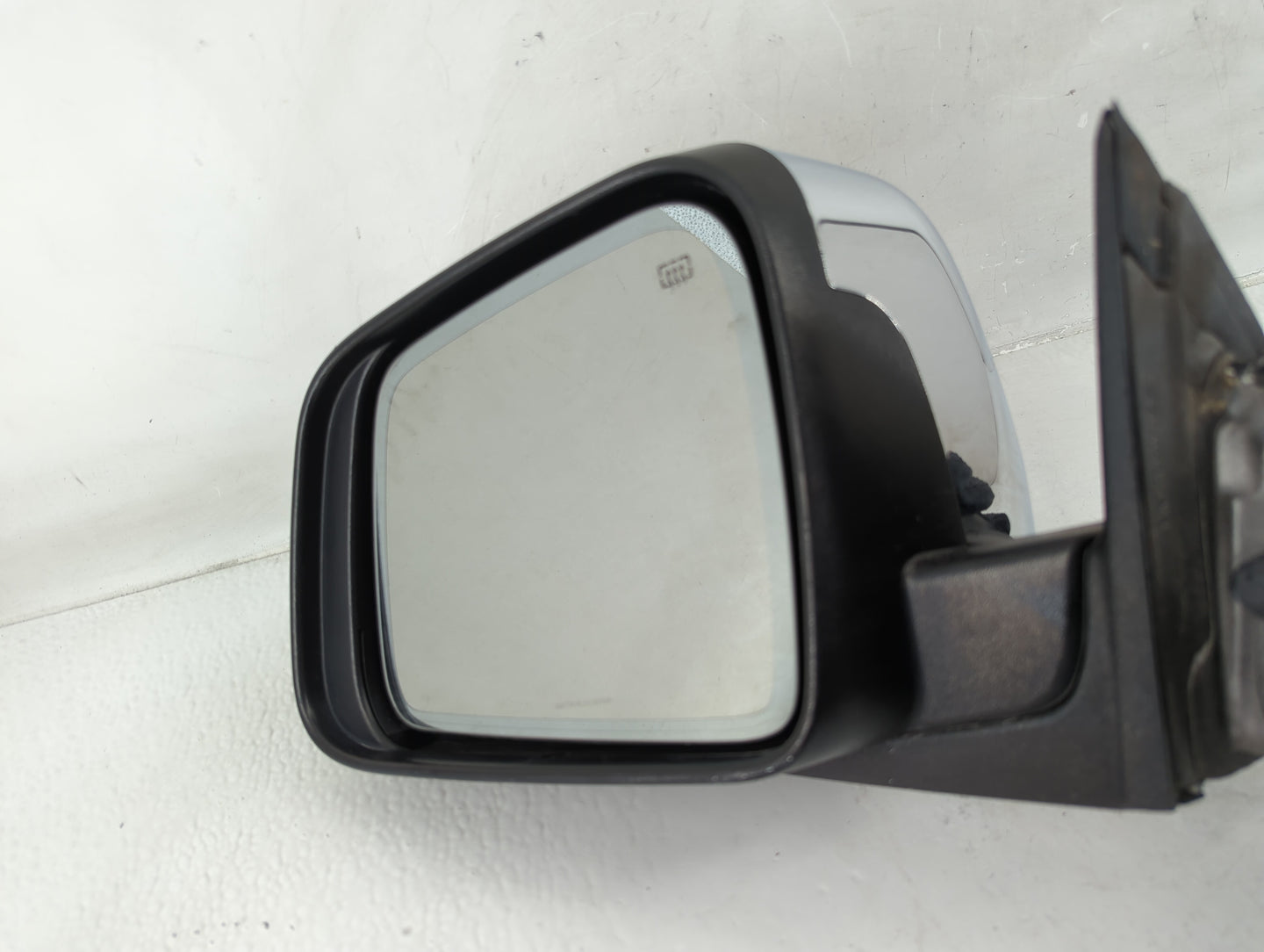 2011-2018 Jeep Grand Cherokee Driver Side View Mirror - Left Door Mirror OEM Used - Oemusedautoparts1.com