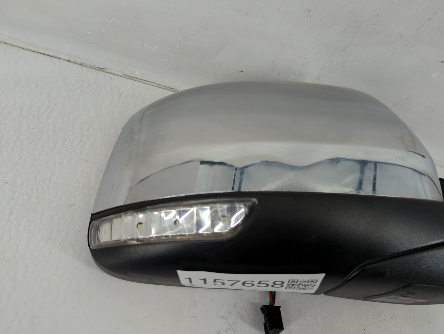 2011-2018 Jeep Grand Cherokee Passenger Side View Mirror - Right Door Mirror OEM Used - Oemusedautoparts1.com