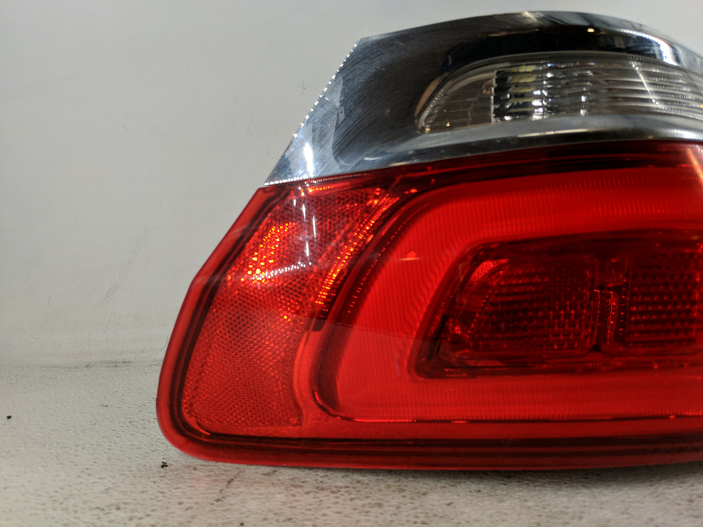 2014-2016 Jeep Grand Cherokee Tail Light Assembly Passenger Right OEM P/N:P68110016AC Fits Fits 2014 2015 2016 OEM Used Auto