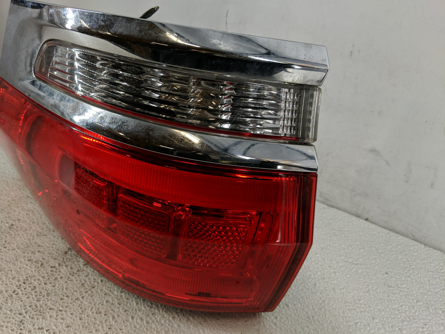 2014-2016 Jeep Grand Cherokee Tail Light Assembly Passenger Right OEM P/N:P68110016AC Fits Fits 2014 2015 2016 OEM Used Auto