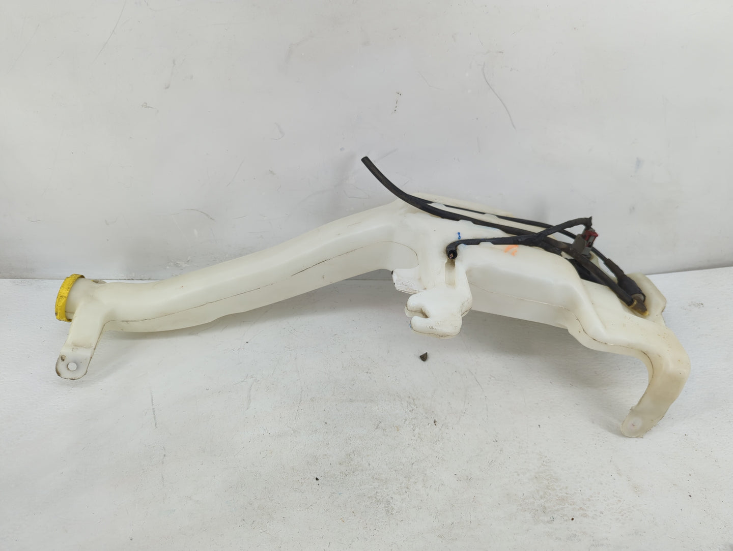 2011 Jeep Grand Cherokee Windshield Washer Fluid Reservoir Bottle Oem - Oemusedautoparts1.com