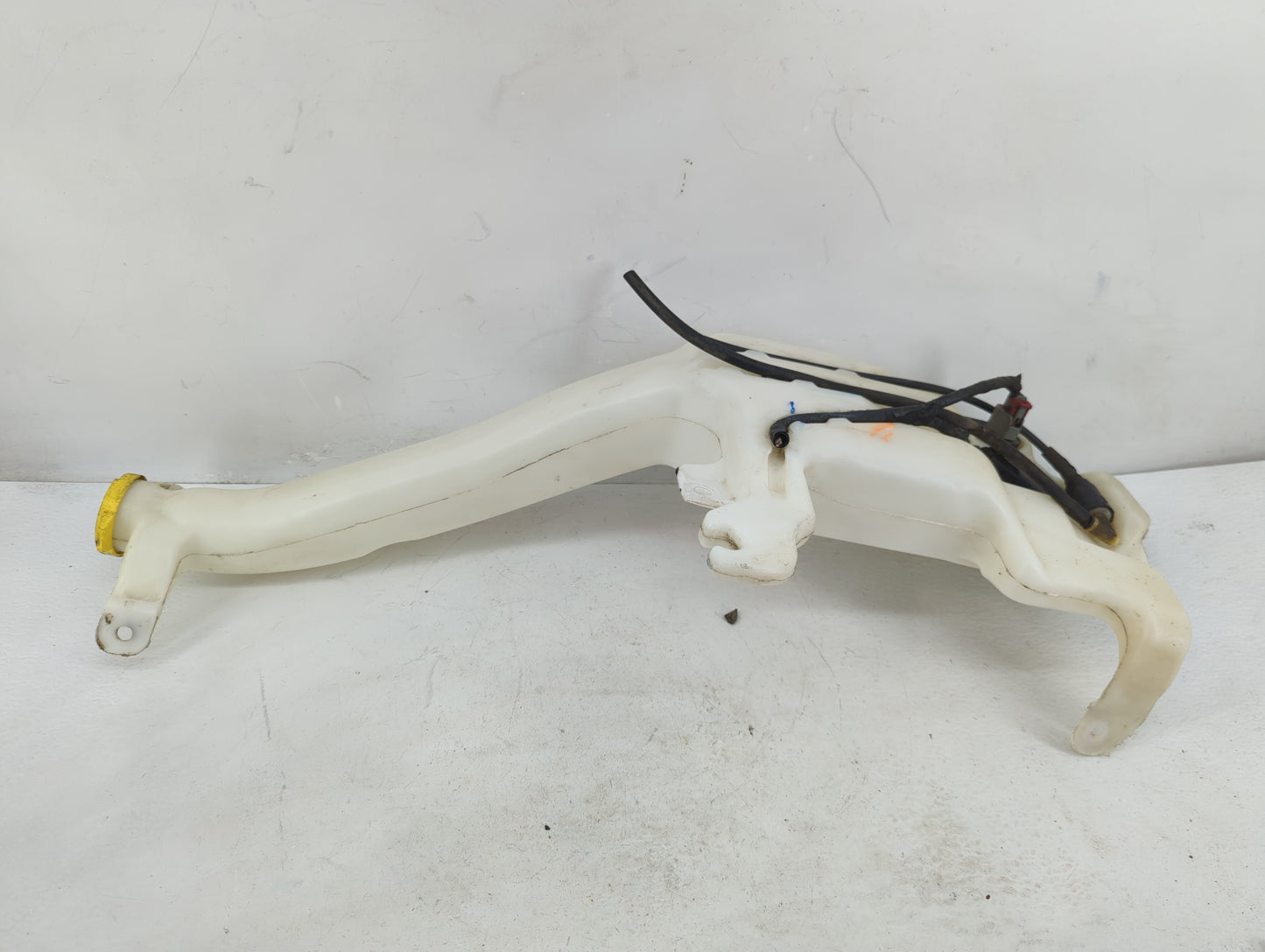 2011 Jeep Grand Cherokee Windshield Washer Fluid Reservoir Bottle Oem - Oemusedautoparts1.com