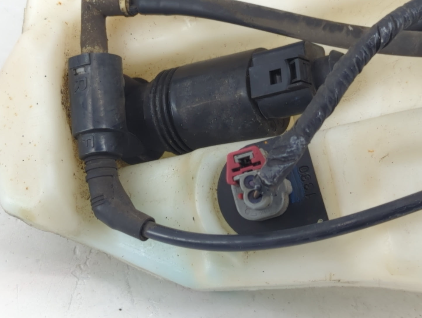 2011 Jeep Grand Cherokee Windshield Washer Fluid Reservoir Bottle Oem - Oemusedautoparts1.com