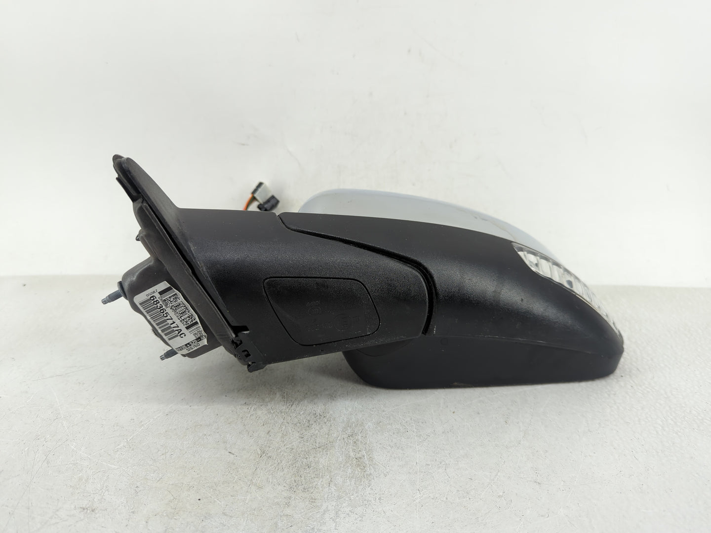 2016-2022 Jeep Grand Cherokee Driver Side View Mirror - Left Door Mirror OEM Used - Oemusedautoparts1.com