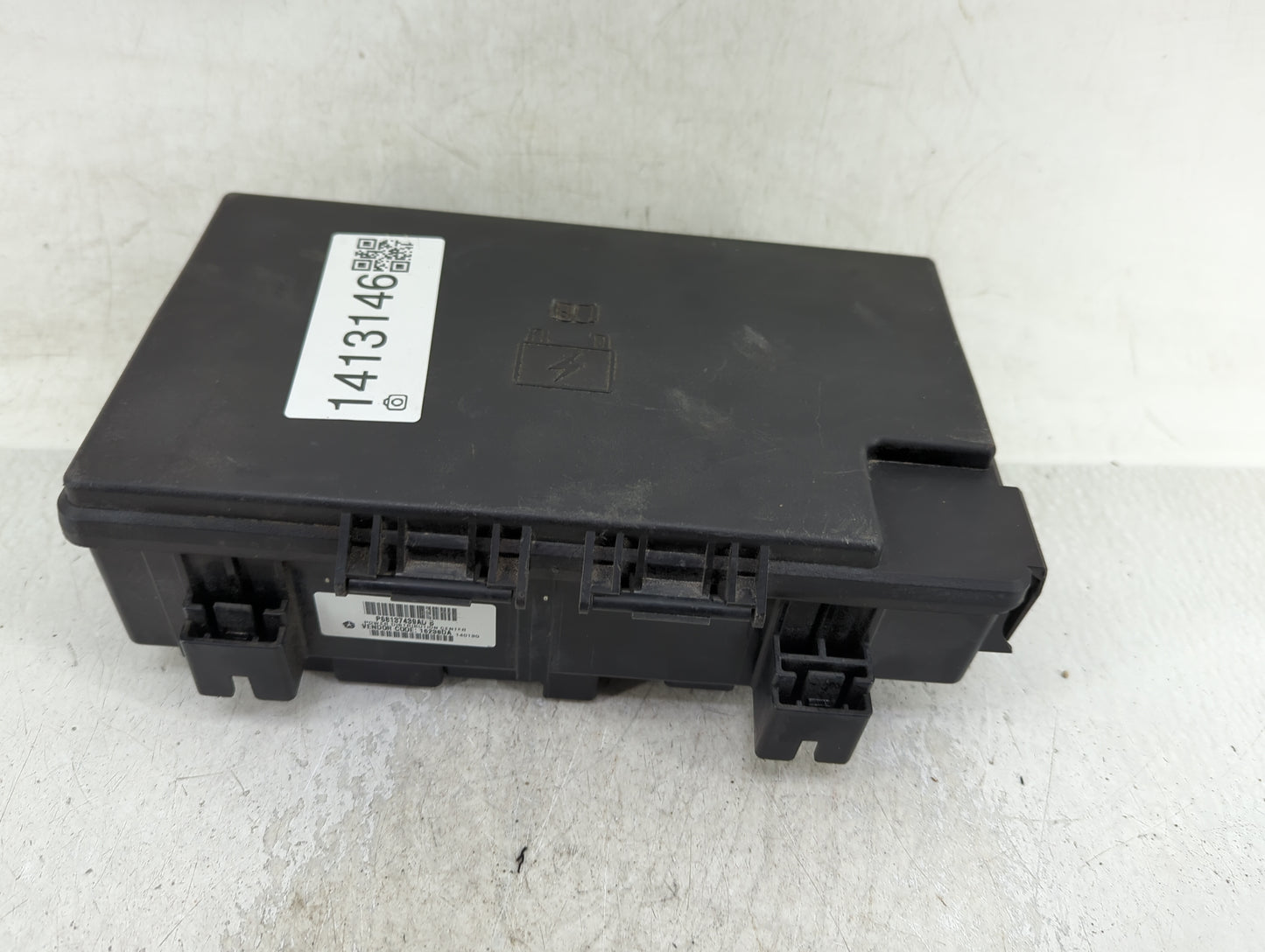 2014 Jeep Grand Cherokee Fusebox Fuse Box Panel Relay Module Fits OEM Used Auto Parts - Oemusedautoparts1.com