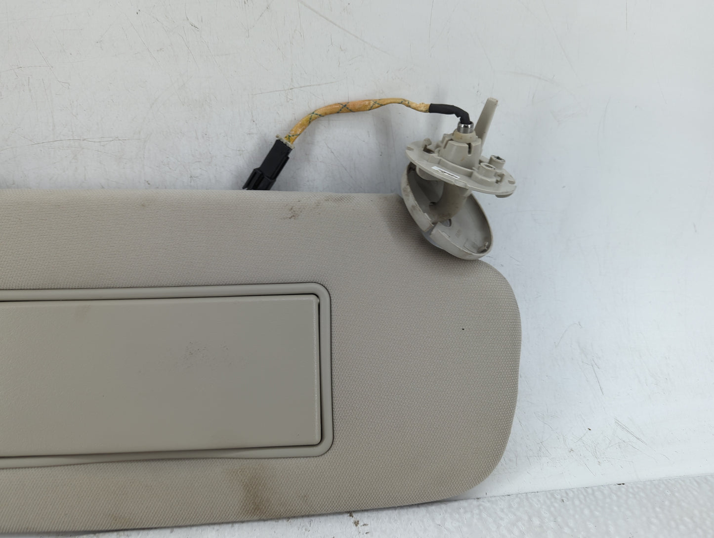 2014 Jeep Grand Cherokee Sun Visor Shade Replacement Passenger Right Mirror Fits OEM Used Auto Parts - Oemusedautoparts1.com