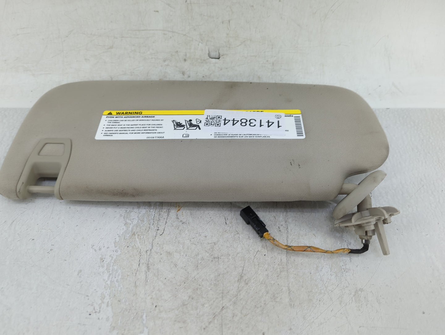 2014 Jeep Grand Cherokee Sun Visor Shade Replacement Passenger Right Mirror Fits OEM Used Auto Parts - Oemusedautoparts1.com