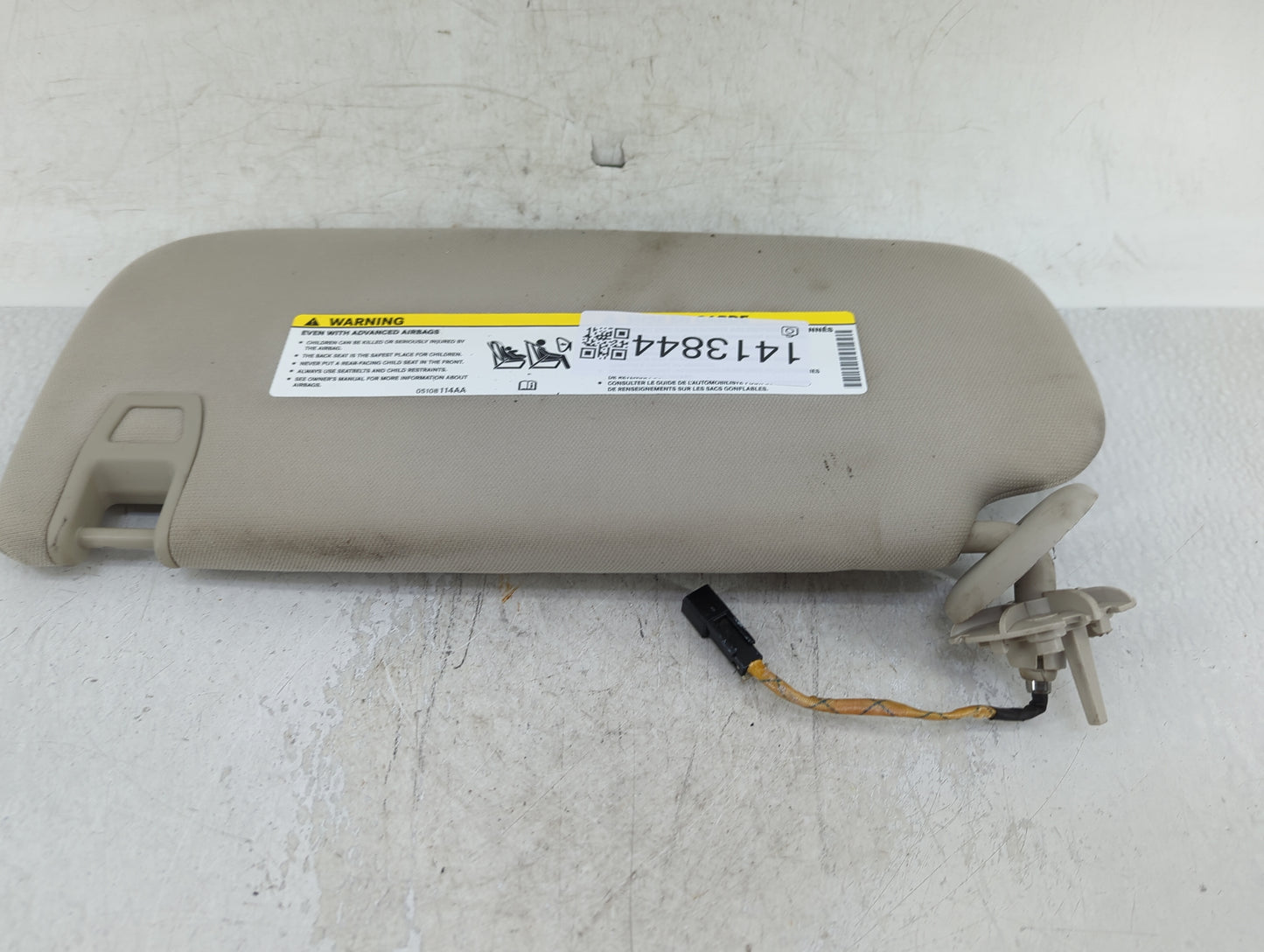 2014 Jeep Grand Cherokee Sun Visor Shade Replacement Passenger Right Mirror Fits OEM Used Auto Parts - Oemusedautoparts1.com