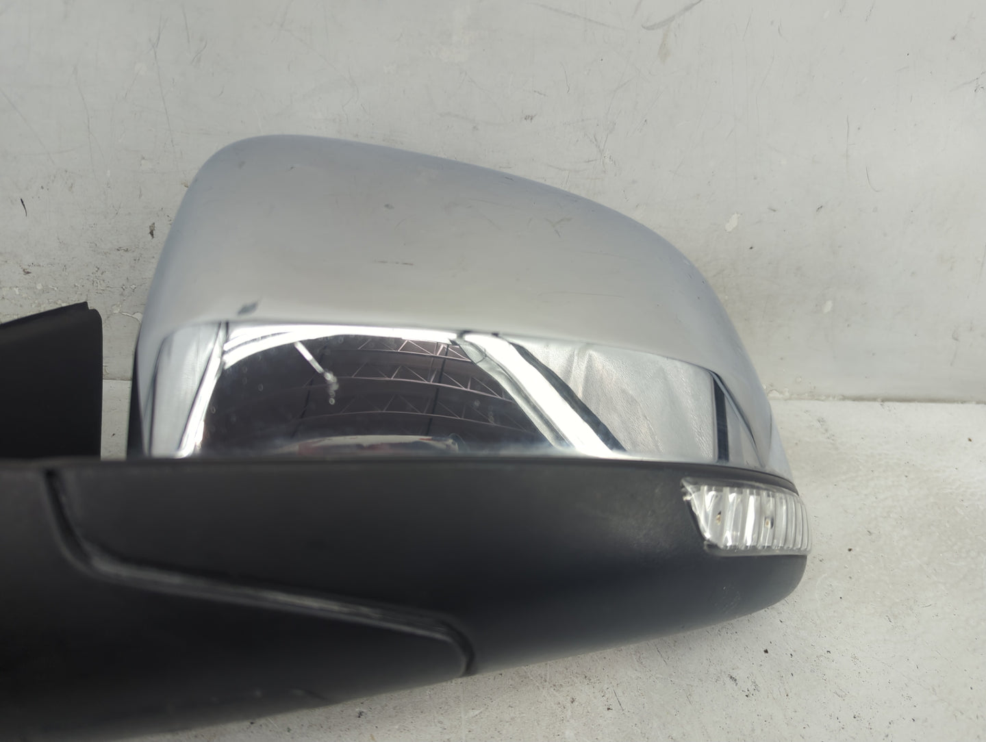 2011-2018 Jeep Grand Cherokee Driver Side View Mirror - Left Door Mirror OEM Used - Oemusedautoparts1.com