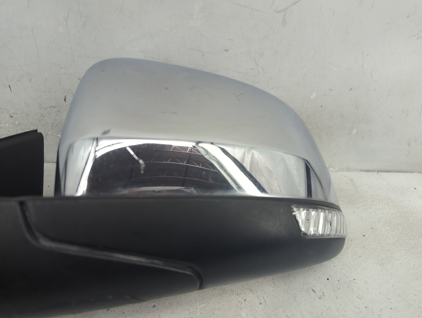 2011-2018 Jeep Grand Cherokee Driver Side View Mirror - Left Door Mirror OEM Used - Oemusedautoparts1.com