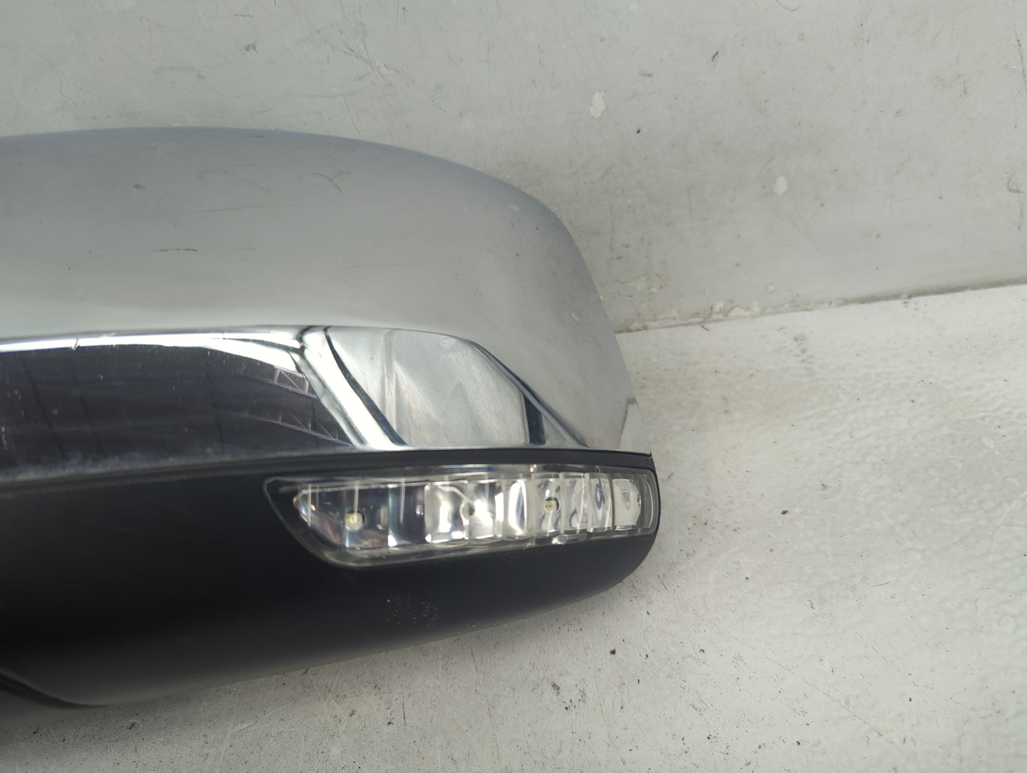 2011-2018 Jeep Grand Cherokee Driver Side View Mirror - Left Door Mirror OEM Used - Oemusedautoparts1.com