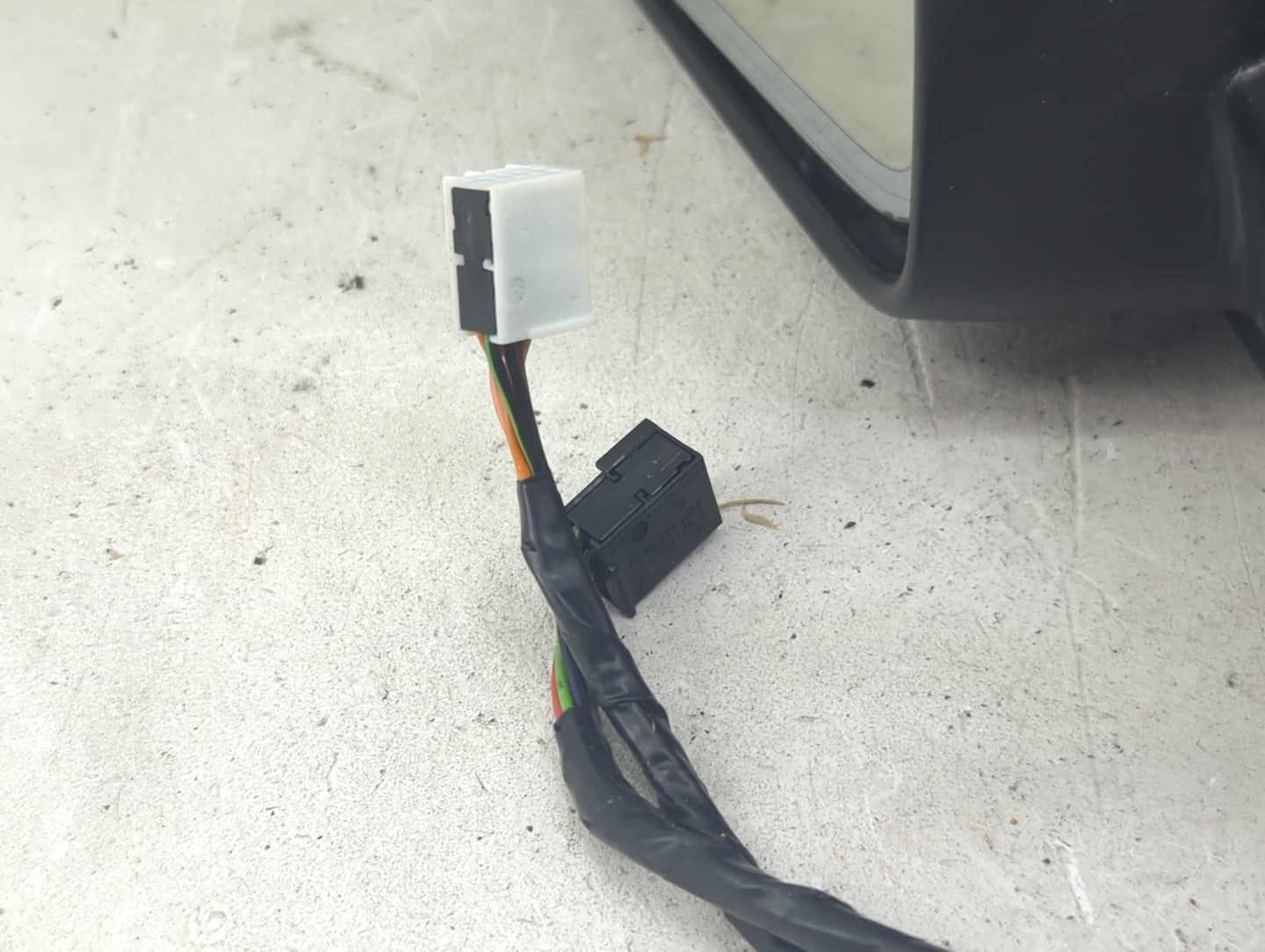 2011-2018 Jeep Grand Cherokee Driver Side View Mirror - Left Door Mirror OEM Used - Oemusedautoparts1.com