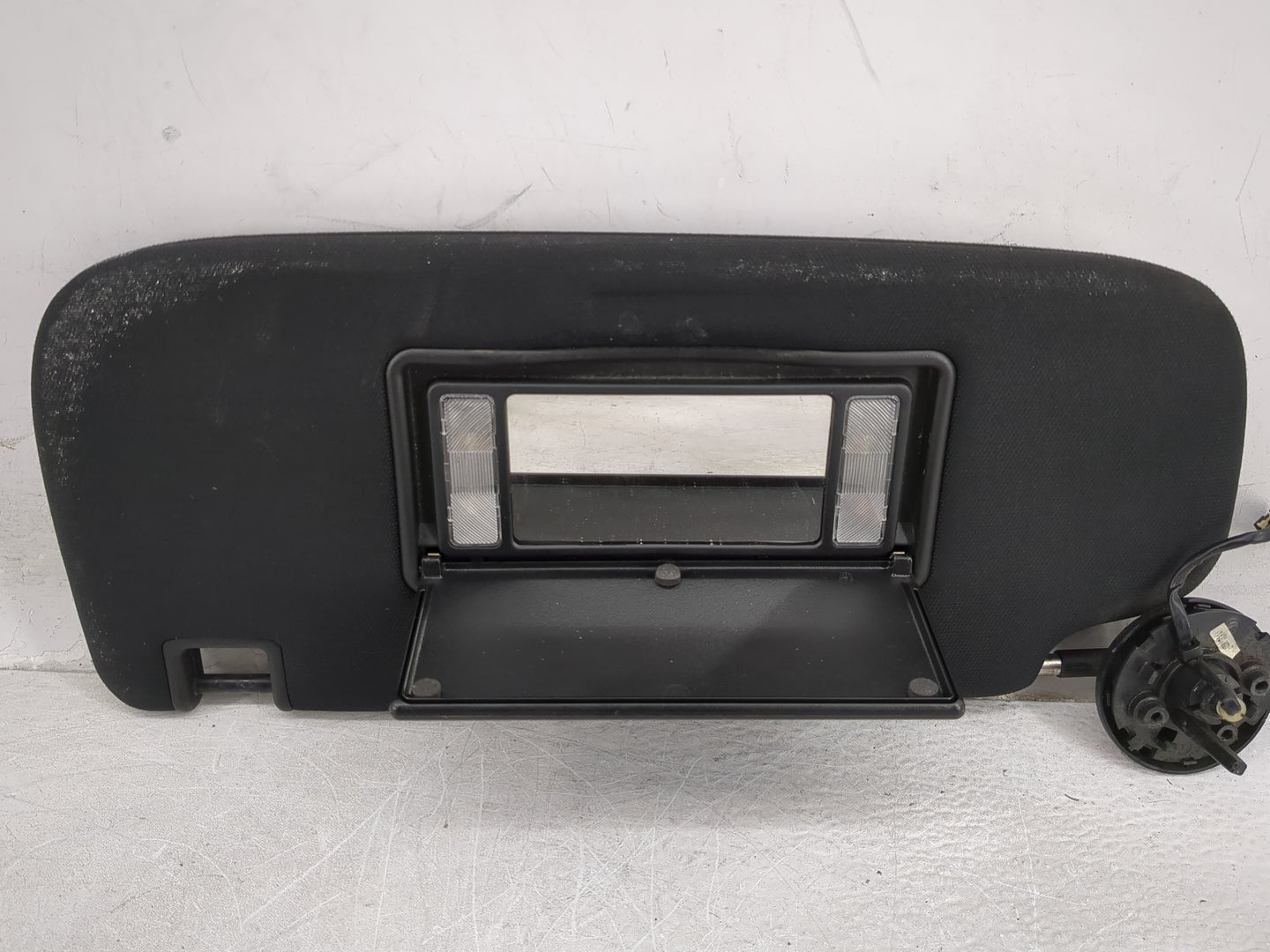 2014-2022 Jeep Grand Cherokee Sun Visor Shade Replacement Driver Left Mirror Fits OEM Used Auto Parts - Oemusedautoparts1.co
