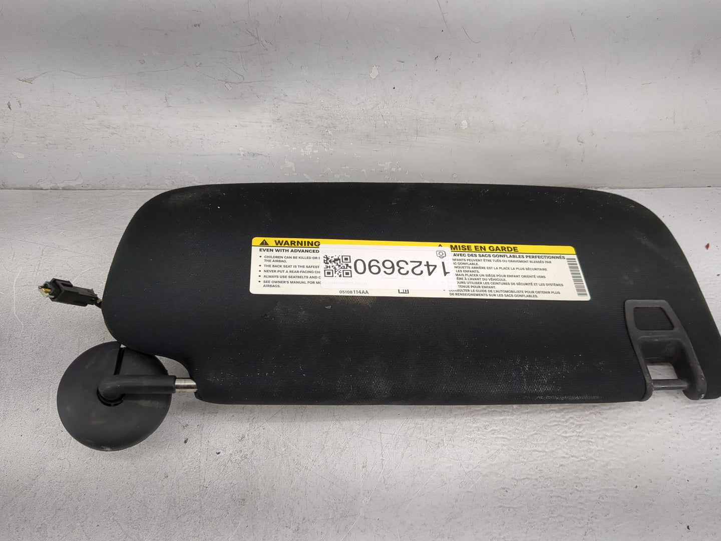 2014-2022 Jeep Grand Cherokee Sun Visor Shade Replacement Driver Left Mirror Fits OEM Used Auto Parts - Oemusedautoparts1.co