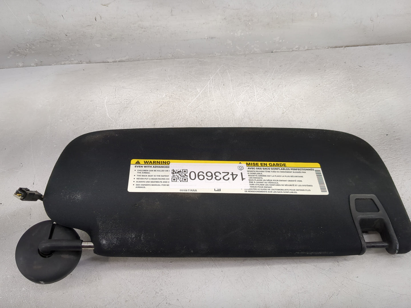2014-2022 Jeep Grand Cherokee Sun Visor Shade Replacement Driver Left Mirror Fits OEM Used Auto Parts - Oemusedautoparts1.co