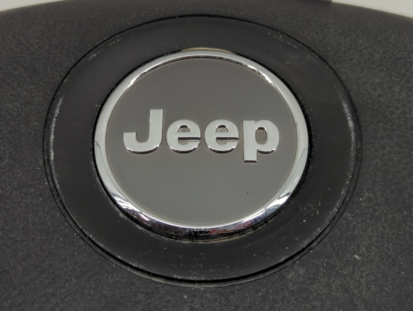 2014-2015 Jeep Grand Cherokee Air Bag Driver Left Steering Wheel Mounted 1466057 - Oemusedautoparts1.com
