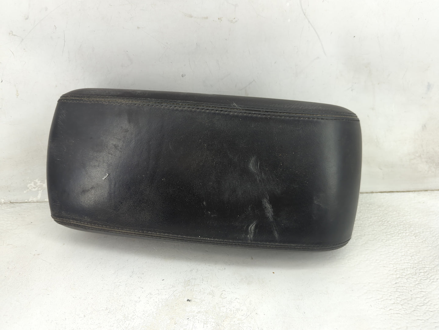 2014 Jeep Grand Cherokee Center Console Armrest Cover Lid P/N:X85007901BL Fits OEM Used Auto Parts - Oemusedautoparts1.com