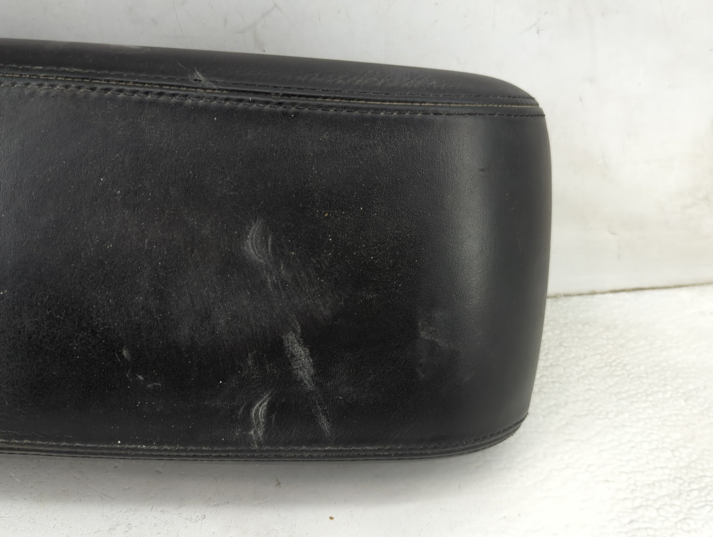 2014 Jeep Grand Cherokee Center Console Armrest Cover Lid P/N:X85007901BL Fits OEM Used Auto Parts - Oemusedautoparts1.com