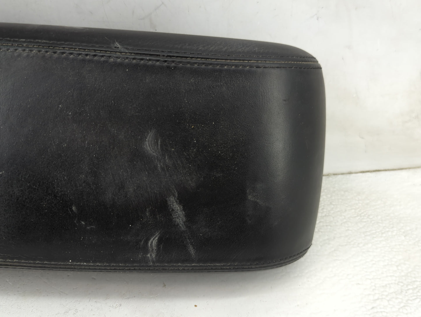 2014 Jeep Grand Cherokee Center Console Armrest Cover Lid P/N:X85007901BL Fits OEM Used Auto Parts - Oemusedautoparts1.com
