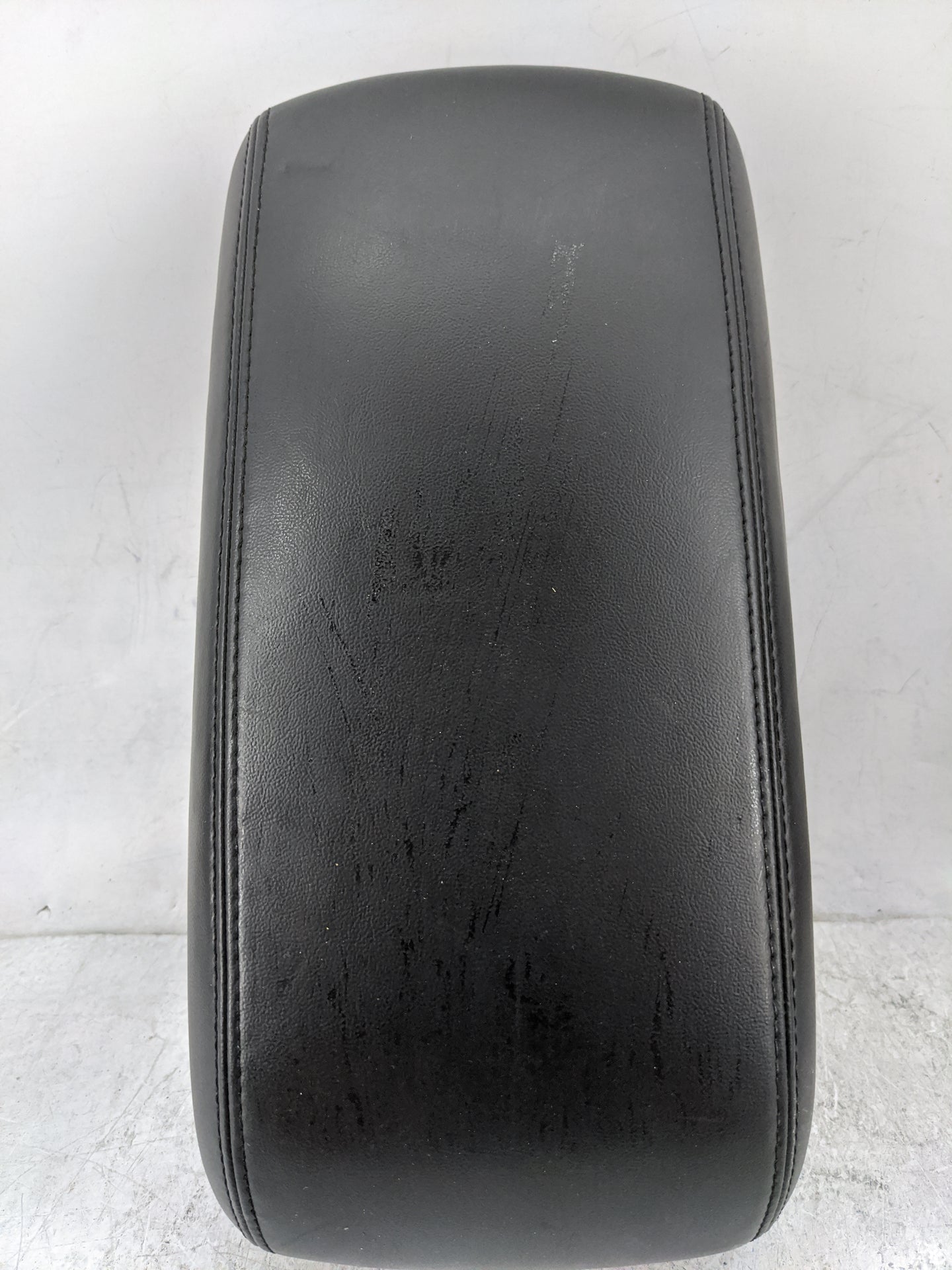 2014-2017 Jeep Grand Cherokee Center Console Armrest Cover Lid P/N:X85007200BL Fits Fits 2014 2015 2016 2017 OEM Used Auto P