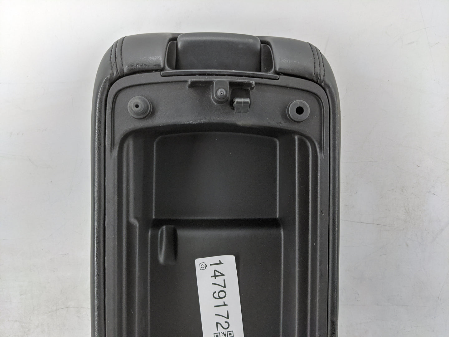 2014-2017 Jeep Grand Cherokee Center Console Armrest Cover Lid P/N:X85007200BL Fits Fits 2014 2015 2016 2017 OEM Used Auto P