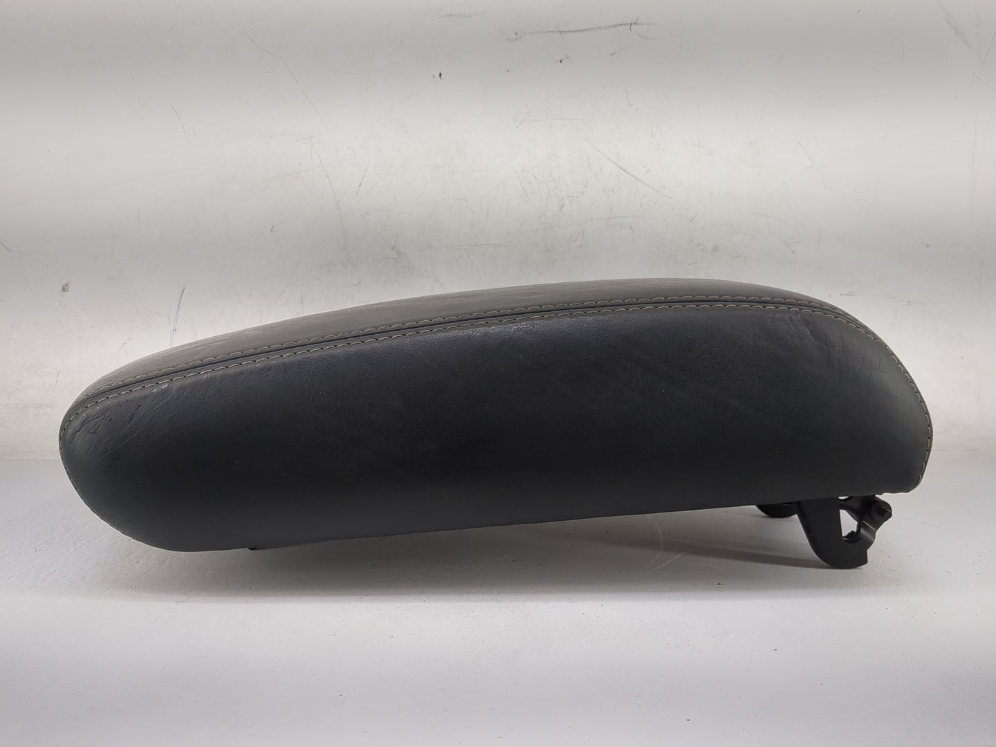 2014-2017 Jeep Grand Cherokee Center Console Armrest Cover Lid P/N:X85007601BL Fits Fits 2014 2015 2016 2017 OEM Used Auto P