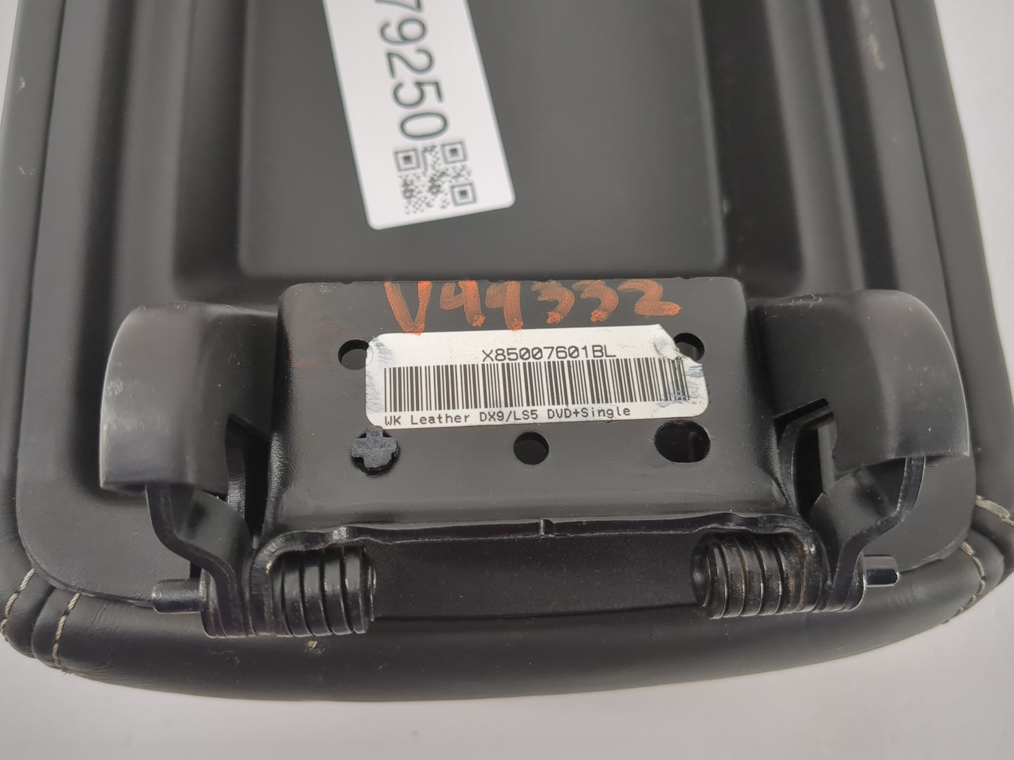 2014-2017 Jeep Grand Cherokee Center Console Armrest Cover Lid P/N:X85007601BL Fits Fits 2014 2015 2016 2017 OEM Used Auto P