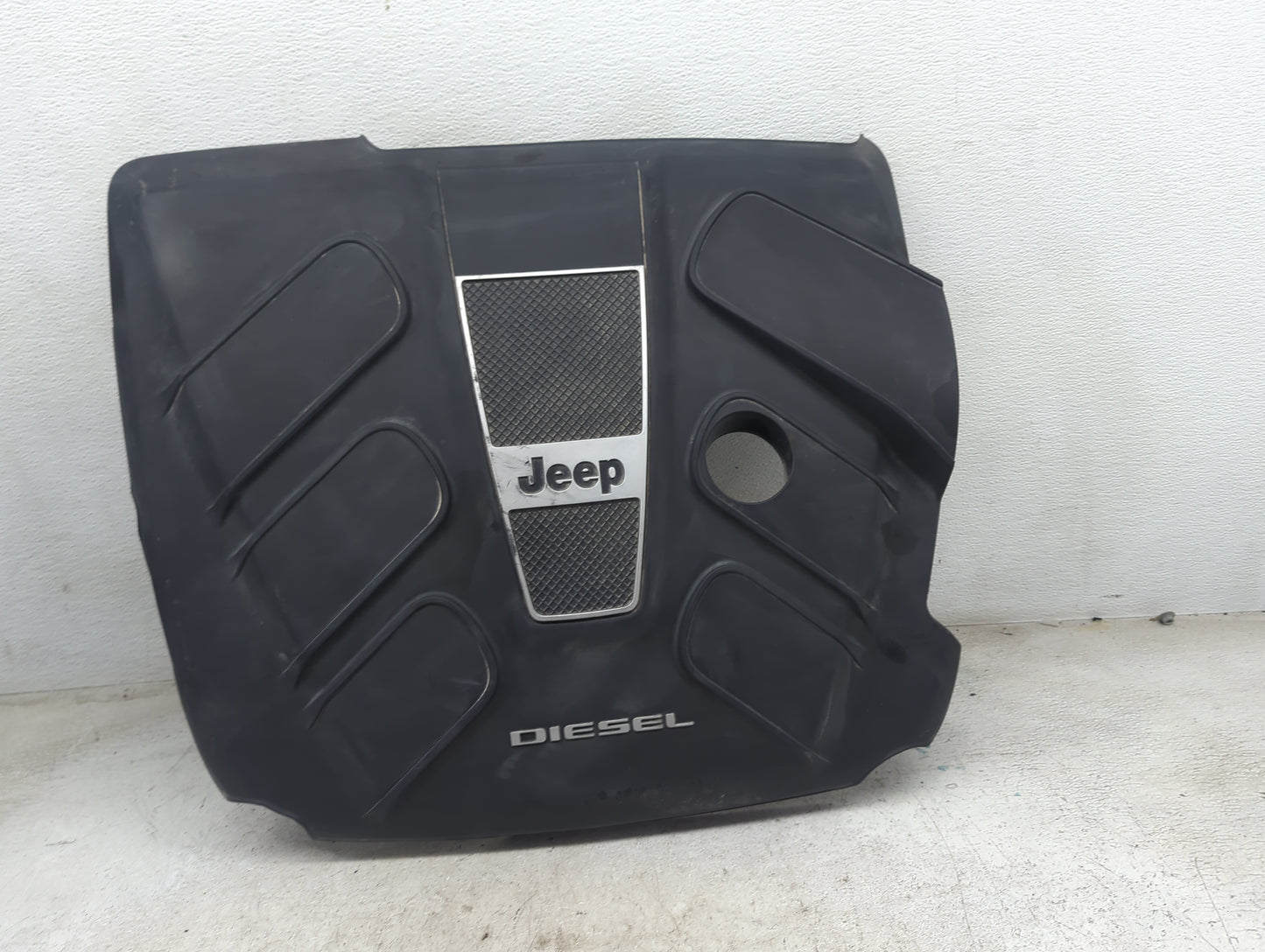 2014 Jeep Grand Cherokee Engine Cover Black - Oemusedautoparts1.com