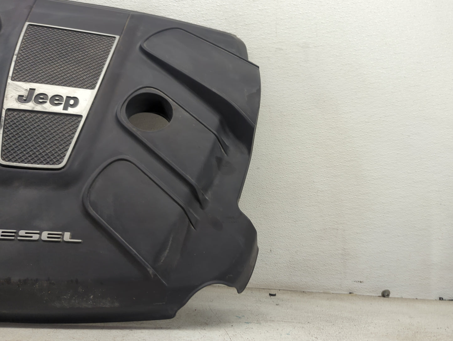 2014 Jeep Grand Cherokee Engine Cover Black - Oemusedautoparts1.com