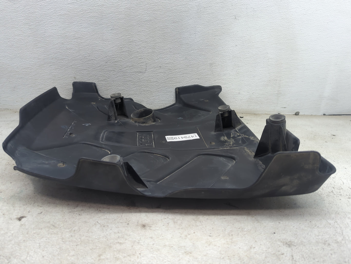 2014 Jeep Grand Cherokee Engine Cover Black - Oemusedautoparts1.com