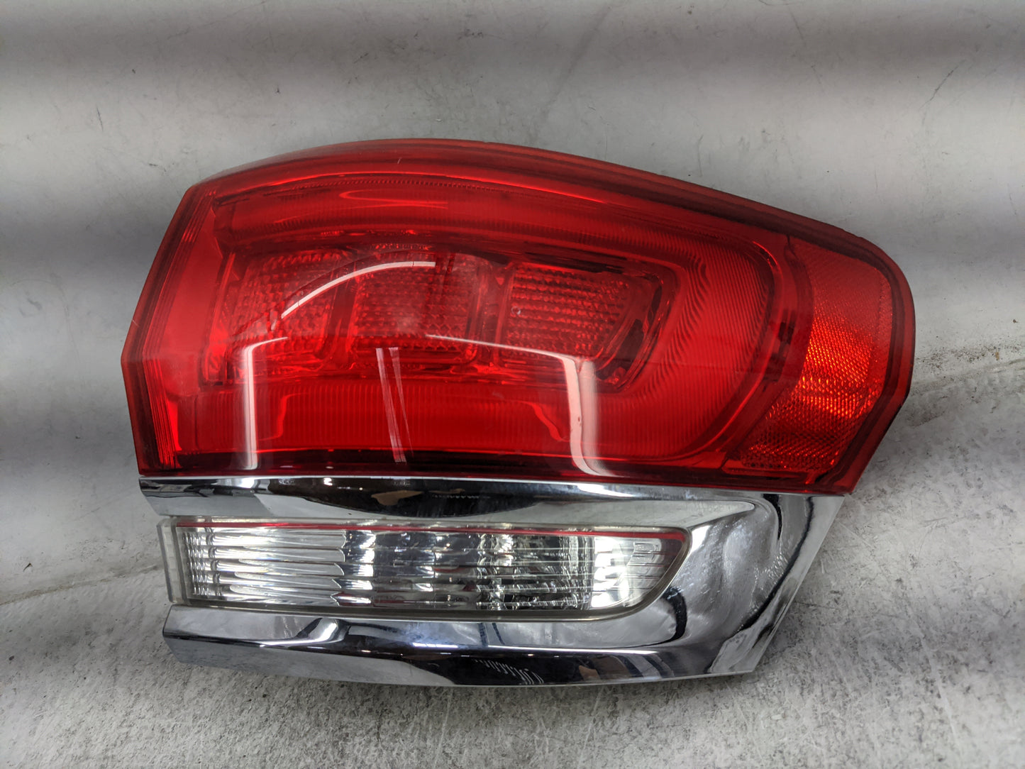 2014-2016 Jeep Grand Cherokee Tail Light Assembly Passenger Right OEM P/N:P68110016AC F00 HTC 4026 02 Fits Fits 2014 2015 20