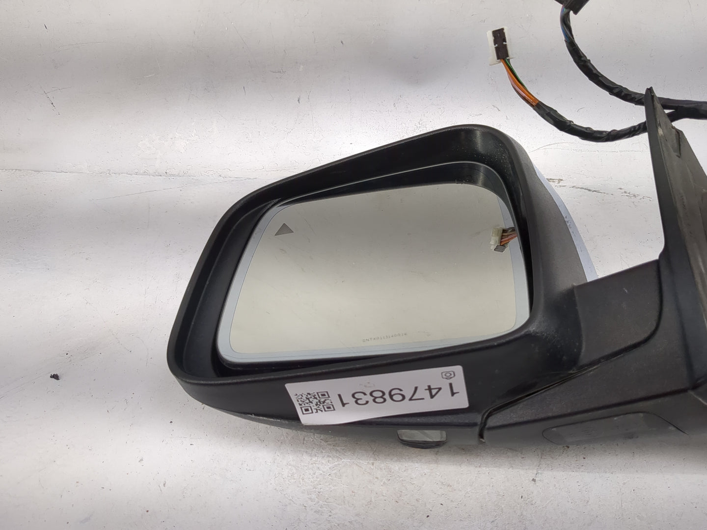 2014 Jeep Grand Cherokee Driver Side View Mirror - Left Door Mirror OEM Used - Oemusedautoparts1.com
