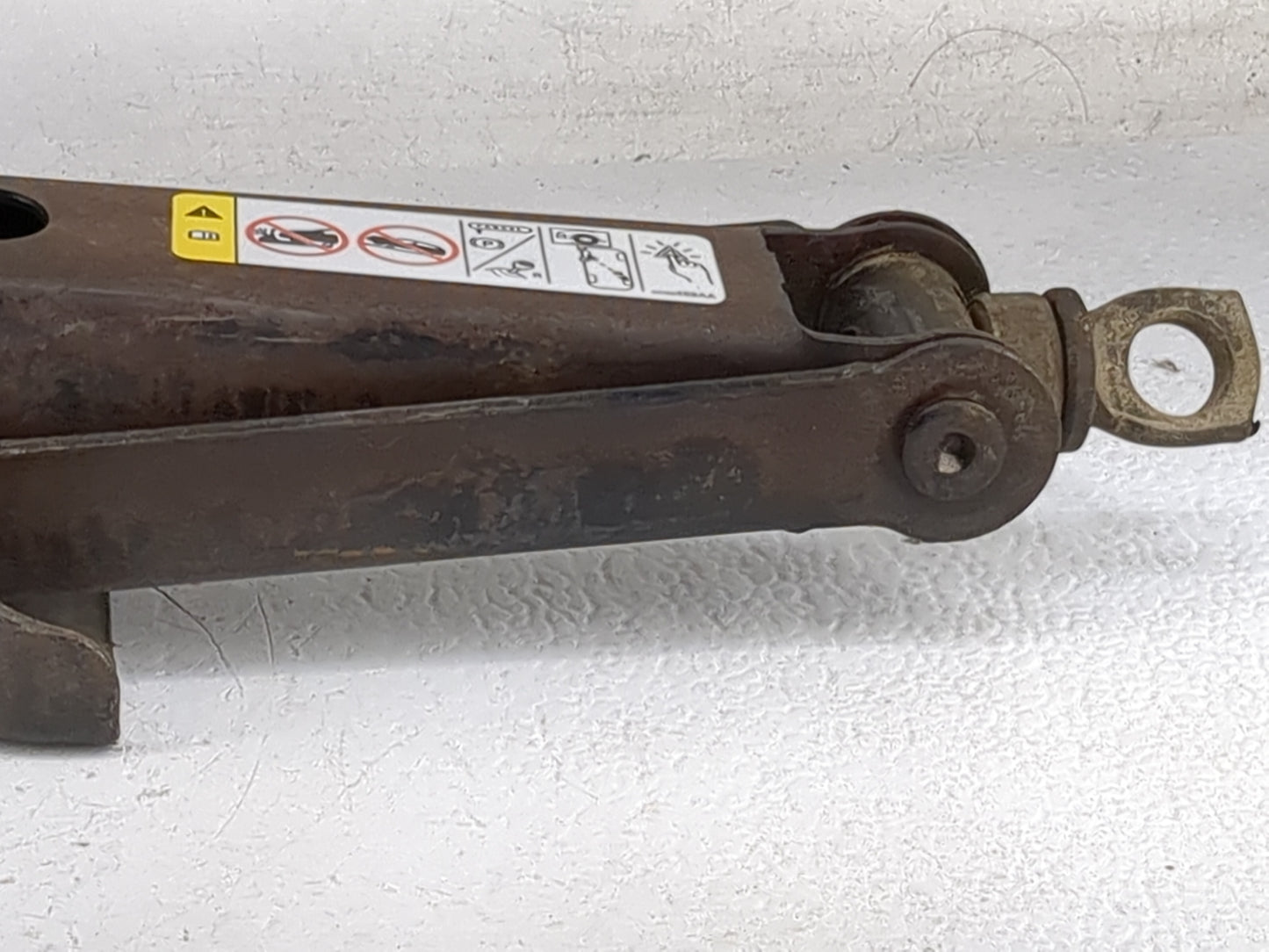 2014 Jeep Grand Cherokee Spare Scissor Car Jack - Oemusedautoparts1.com