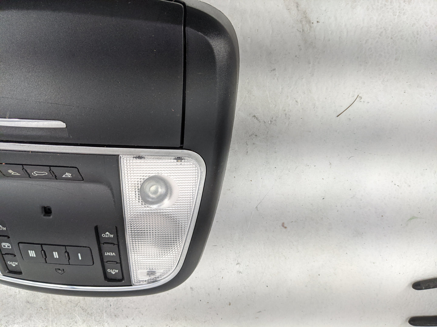 2011-2015 Jeep Grand Cherokee Overhead Console W/rear Climate Control - Oemusedautoparts1.com